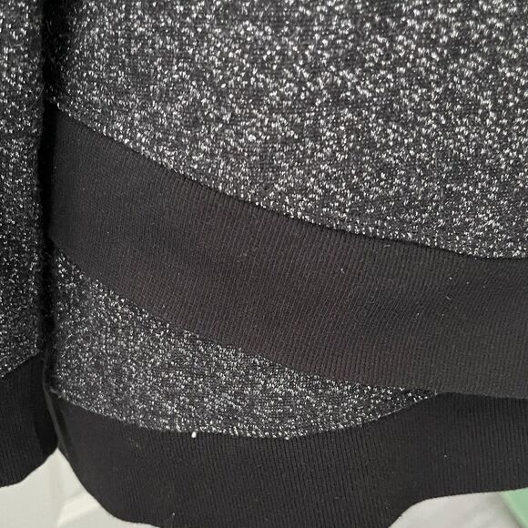 Liz Claiborne Black /White Heathered Crew Neck Sweatshirt Double Front Hem SZ L - Picture 3 of 5